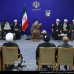 آیت‌الله خامنه‌ای در دیدار با دست اندرکاران همایش بزرگداشت میرزای نائینی