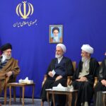 آیت‌الله خامنه‌ای در دیدار با دست اندرکاران همایش بزرگداشت میرزای نائینی