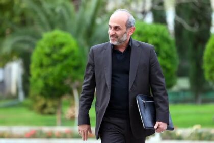 پیمان جبلی از چهره های اصولگرایان رادیکال و نزدیک به سعید جلیلی است.